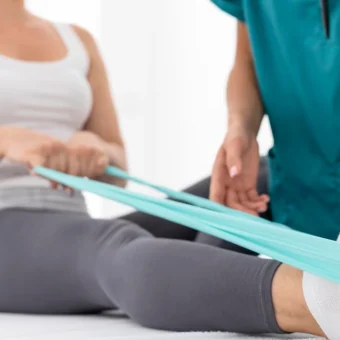 kobieta-na-sesji-fizjoterapeutycznej_23-2149115642 kobieta-na-sesji-fizjoterapeutycznej_23-2149115642